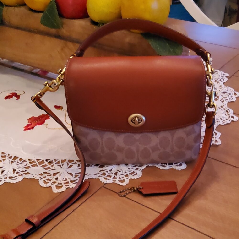 Coach Cassie 19 in Signature Canvas